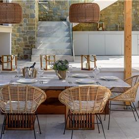 4 Bedroom Villa with Pool, Sumartin, sleeps 8